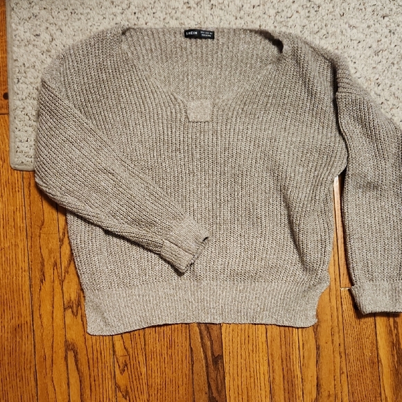 SHEIN Sweaters - SHEIN Gray Knit Sweater